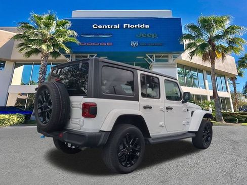 Used 2023 Jeep Wrangler Unlimited Sahara w/ Cold Weather Group AWD/4WD image 5