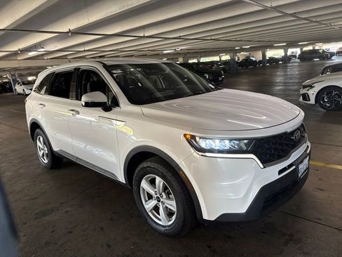Used 2021 Kia Sorento LX AWD/4WD image 2