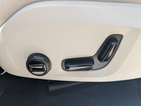 New 2025 Volvo XC60 T8 Core image 21