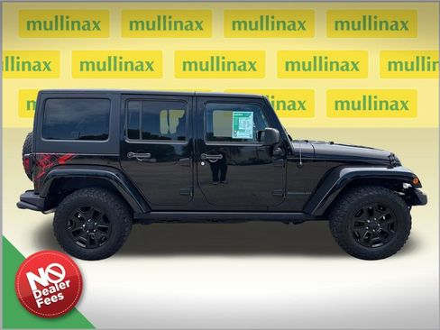 Used 2016 Jeep Wrangler Unlimited Sahara AWD/4WD image 2