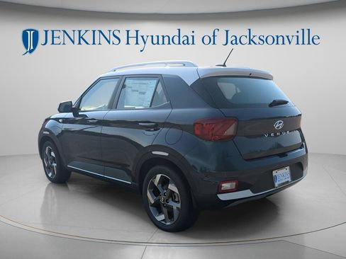 New 2025 Hyundai Venue Limited FWD image 8