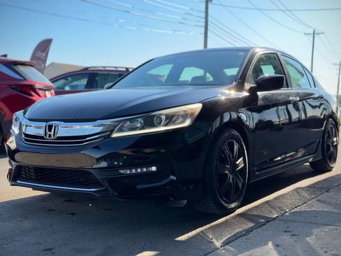 Used 2017 Honda Accord Sport image 5