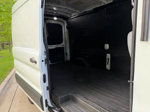 Used 2019 Ford Transit 250 148 Medium Roof RWD image 9