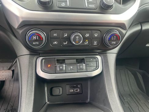 Certified 2023 GMC Acadia SLT w/ Technology Package AWD/4WD image 22