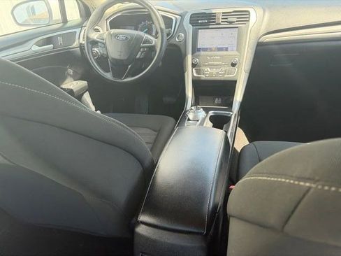 Used 2020 Ford Fusion SE FWD image 38