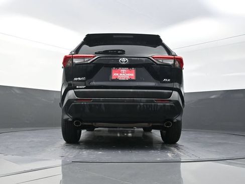 Used 2024 Toyota RAV4 XLE FWD image 35