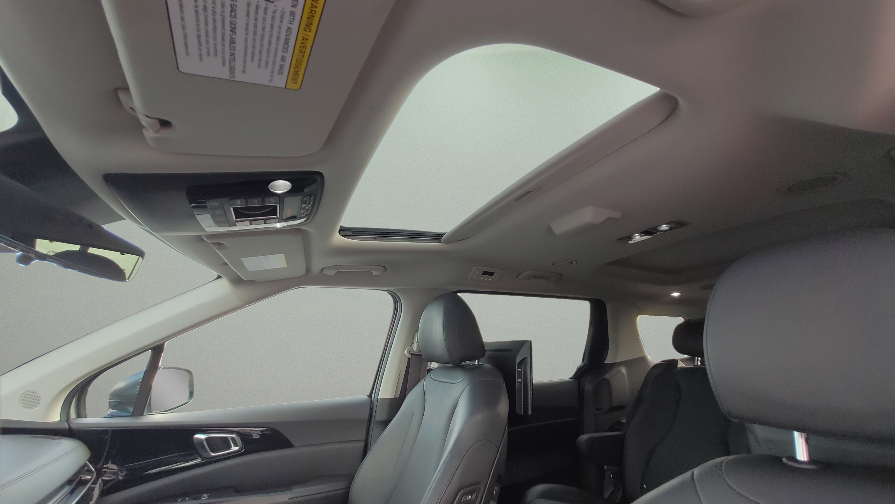 Used 2025 Kia Carnival SX Prestige FWD image 28
