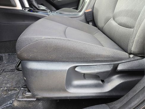 Used 2023 Toyota Corolla Cross LE image 25