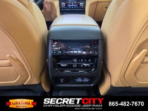 Used 2023 Jeep Grand Cherokee L Summit AWD/4WD image 29
