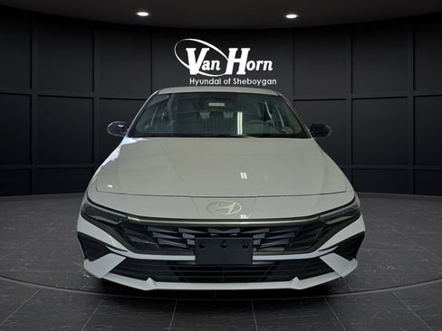 Used 2025 Hyundai Elantra Sport FWD image 9