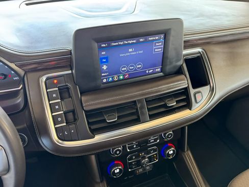 Used 2023 Chevrolet Suburban LS RWD image 14