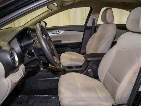 Used 2023 Kia Forte LXS w/ LXS Technology Package image 9