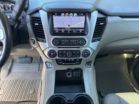 Used 2017 GMC Yukon SLT image 34