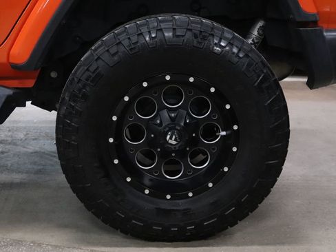 Used 2019 Jeep Wrangler Unlimited Sahara image 37