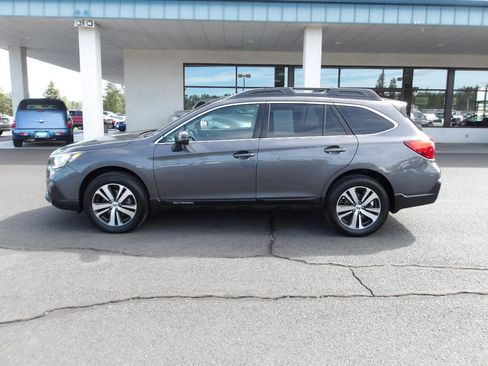 Used 2018 Subaru Outback 2.5i Limited w/ Popular Package #2 AWD/4WD image 2