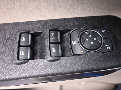 Used 2021 Ford EcoSport SE w/ SE Convenience Package image 12