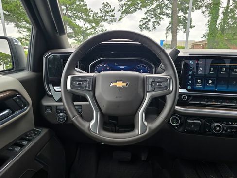 Certified 2025 Chevrolet Silverado 1500 LT w/ Leather Package AWD/4WD image 13