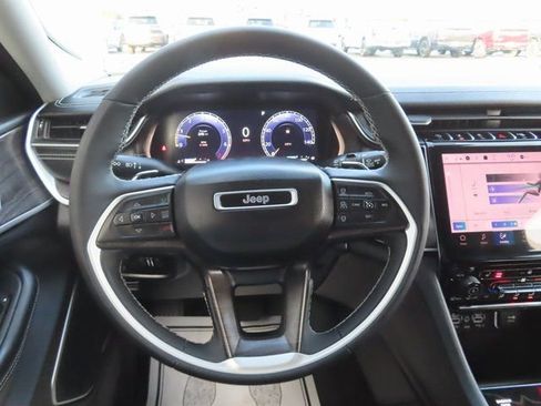 Used 2023 Jeep Grand Cherokee Limited image 36
