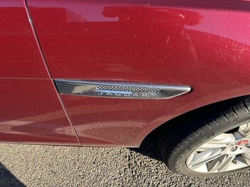 Used 2017 Jaguar XF Premium image 4