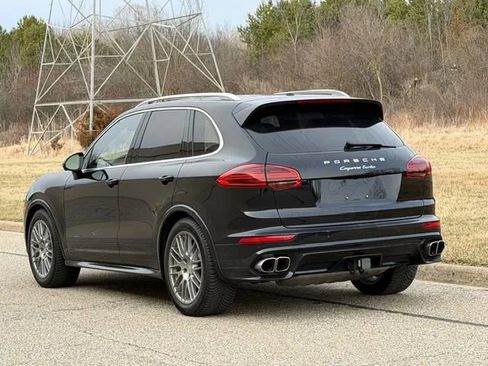 Used 2016 Porsche Cayenne Turbo image 9