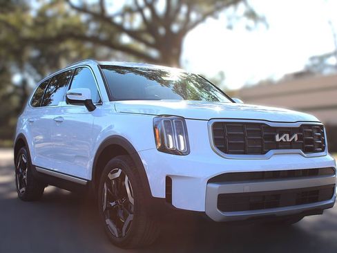 New 2025 Kia Telluride S image 3