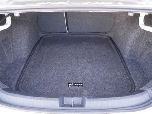 Certified 2025 Volkswagen Jetta SE image 18