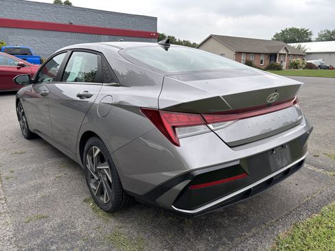 Used 2025 Hyundai Elantra Limited FWD image 5