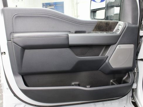 Used 2025 Ford F350 Lariat w/ Black Appearance Package image 76