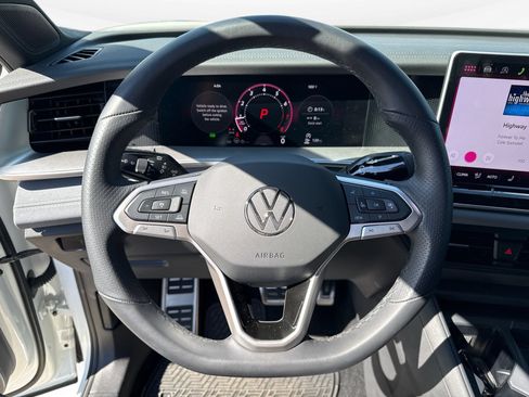 Certified 2026 Volkswagen Tiguan SE R-Line FWD image 12