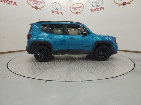 Used 2022 Jeep Renegade Altitude AWD/4WD image 3