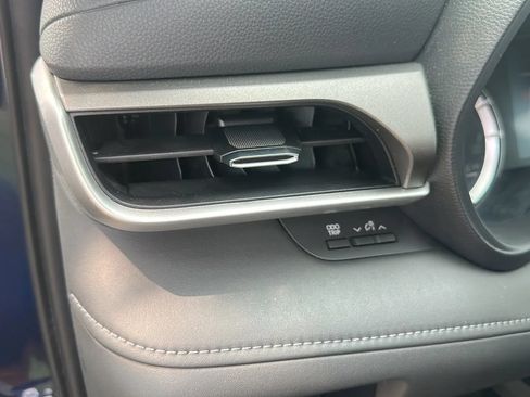 Used 2021 Toyota Highlander LE FWD image 38