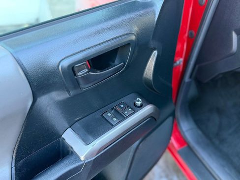 Used 2016 Toyota Tacoma TRD Sport image 8