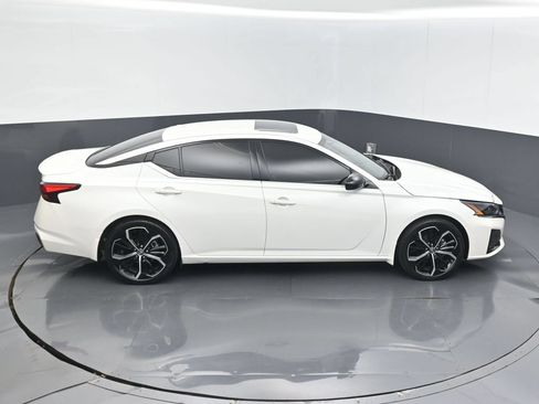 Used 2023 Nissan Altima 2.5 SR w/ SR Premium Package FWD image 14