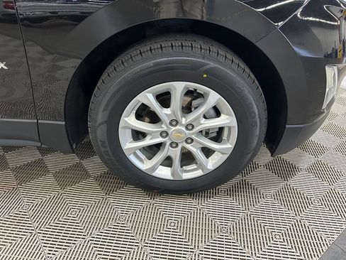 Used 2019 Chevrolet Equinox LT FWD image 2