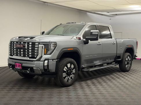 Used 2025 GMC Sierra 2500 Denali AWD/4WD image 1