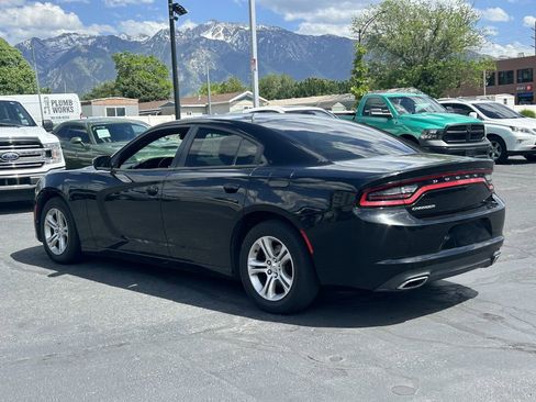 Used 2017 Dodge Charger SE RWD image 6