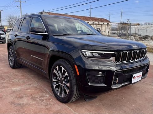 New 2025 Jeep Grand Cherokee Overland w/ Adv Protech Group III image 3