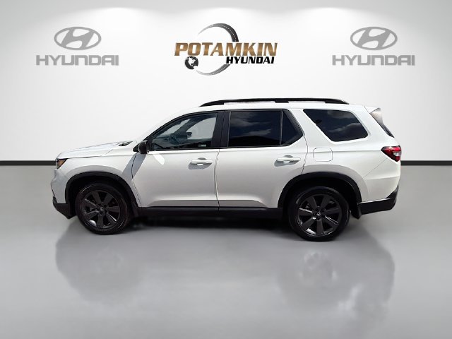 Used 2023 Honda Pilot Sport image 8