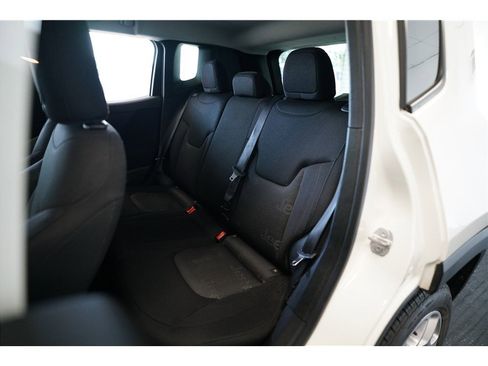 Used 2017 Jeep Renegade Latitude image 12