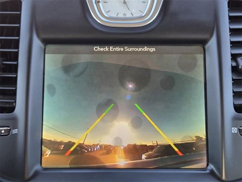 Used 2018 Chrysler 300 Limited image 16