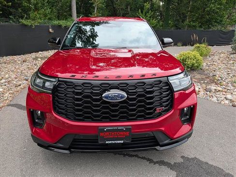 Used 2025 Ford Explorer ST AWD/4WD image 8