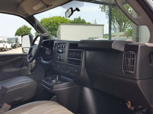 Used 2018 Chevrolet Express 3500 RWD image 13