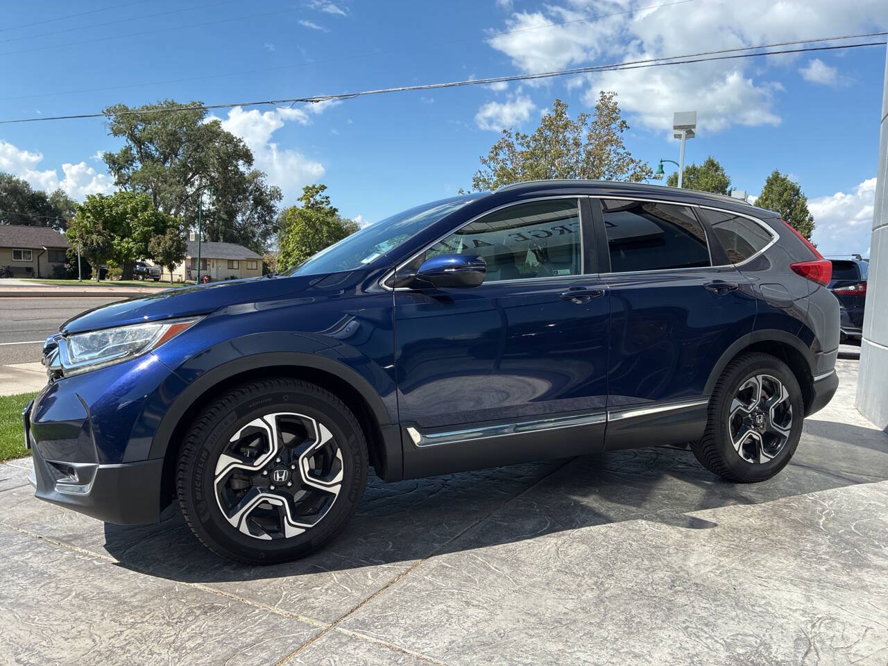 Used 2019 Honda CR-V Touring image 4
