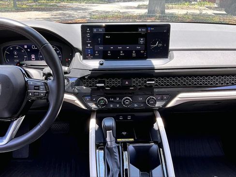 Used 2024 Honda Accord Touring image 9