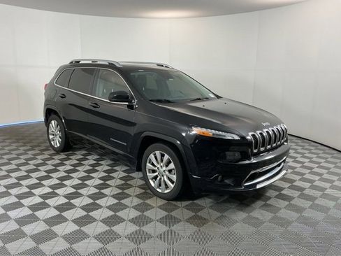 Used 2017 Jeep Cherokee Overland w/ Technology Group image 3