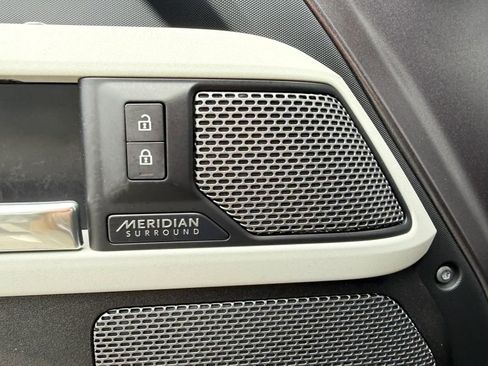 Used 2022 Land Rover Defender 110 XS Edition AWD/4WD image 11
