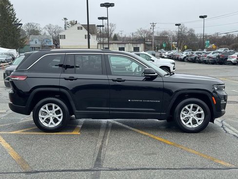 Used 2023 Jeep Grand Cherokee Limited AWD/4WD image 7