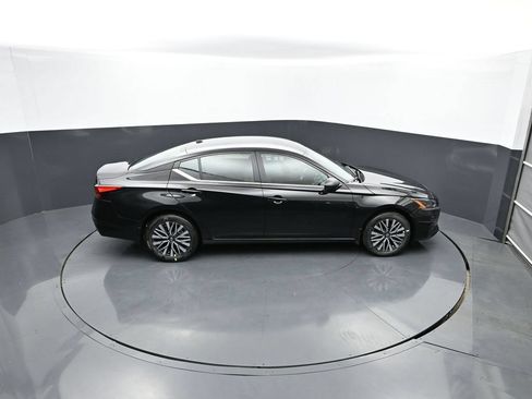 New 2026 Nissan Altima 2.5 SV AWD/4WD image 17