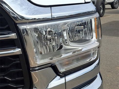Used 2024 RAM 2500 Tradesman w/ Chrome Appearance Group image 9