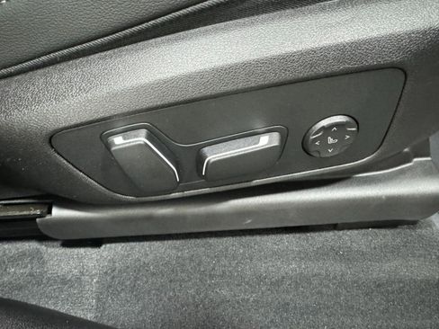 Certified 2025 BMW X4 xDrive30i w/ M Sport Package image 21